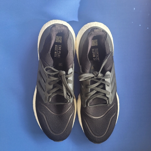 Adidas women's Ultraboost 22 running shoes black and white size 9 - Picture 4 of 7